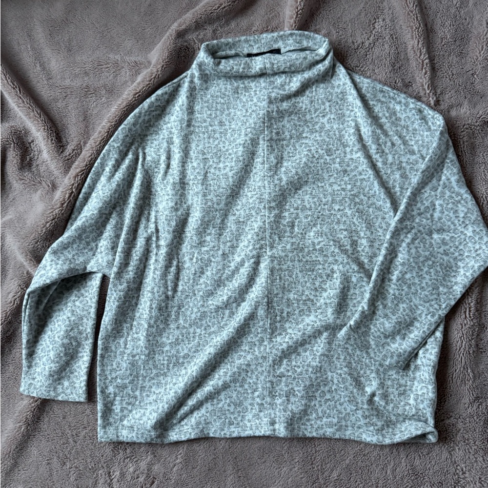 Banana Republic Gray Patterned Top